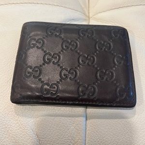Bi-fold Gucci Wallet. 8 card slots. Brown leather